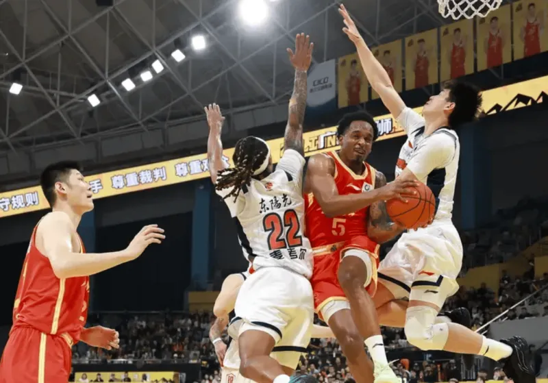 世界杯比赛在线观看平台-小巴里-布朗全场21中7，三分8中2得到21分3篮板3助攻2抢断